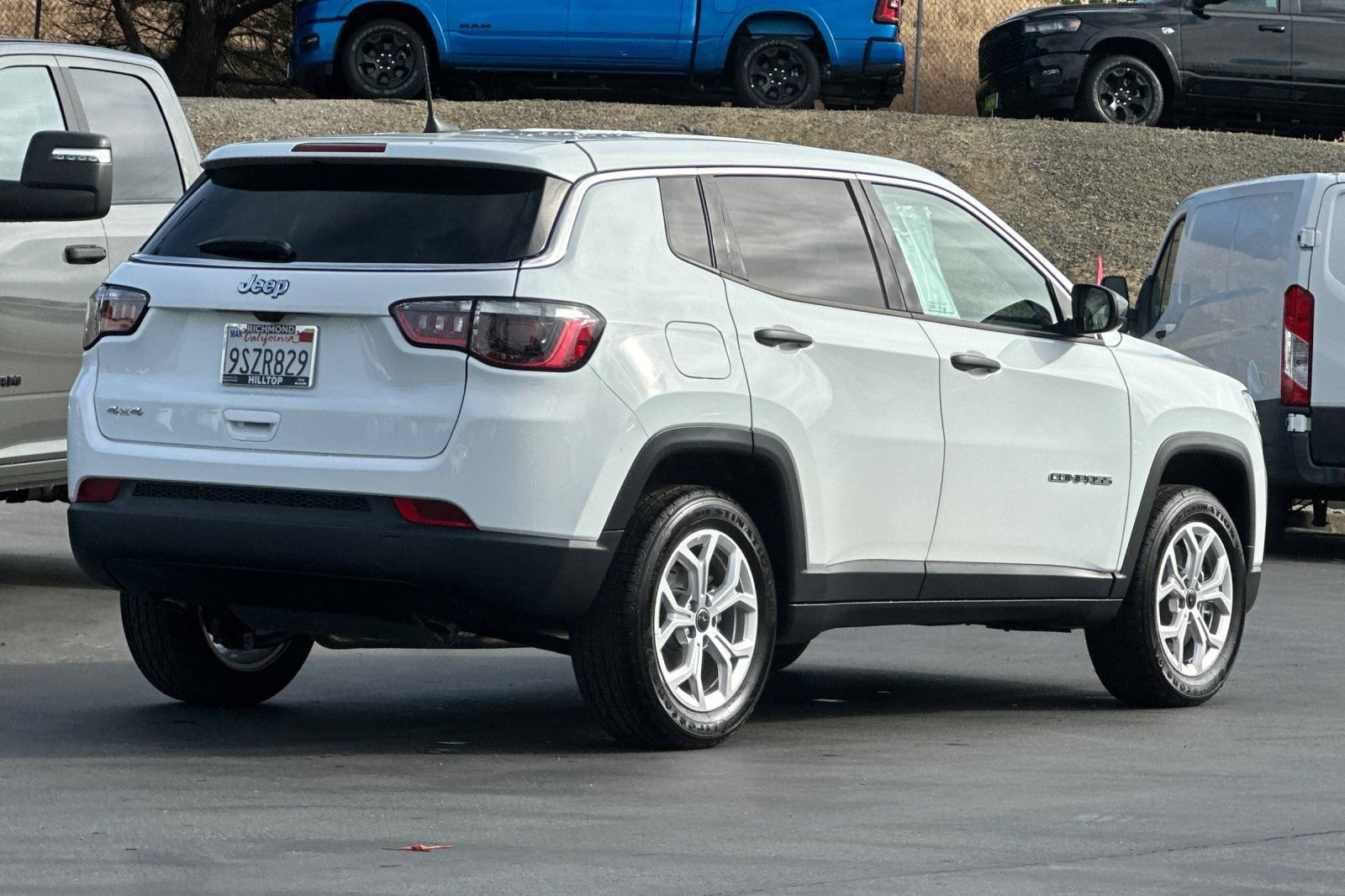 Used 2025 Jeep Compass Sport AWD/4WD image 4