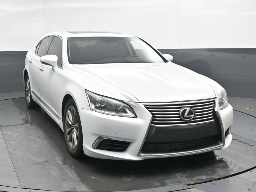 Used 2013 Lexus LS 460 AWD w/ Comfort Pkg image 4