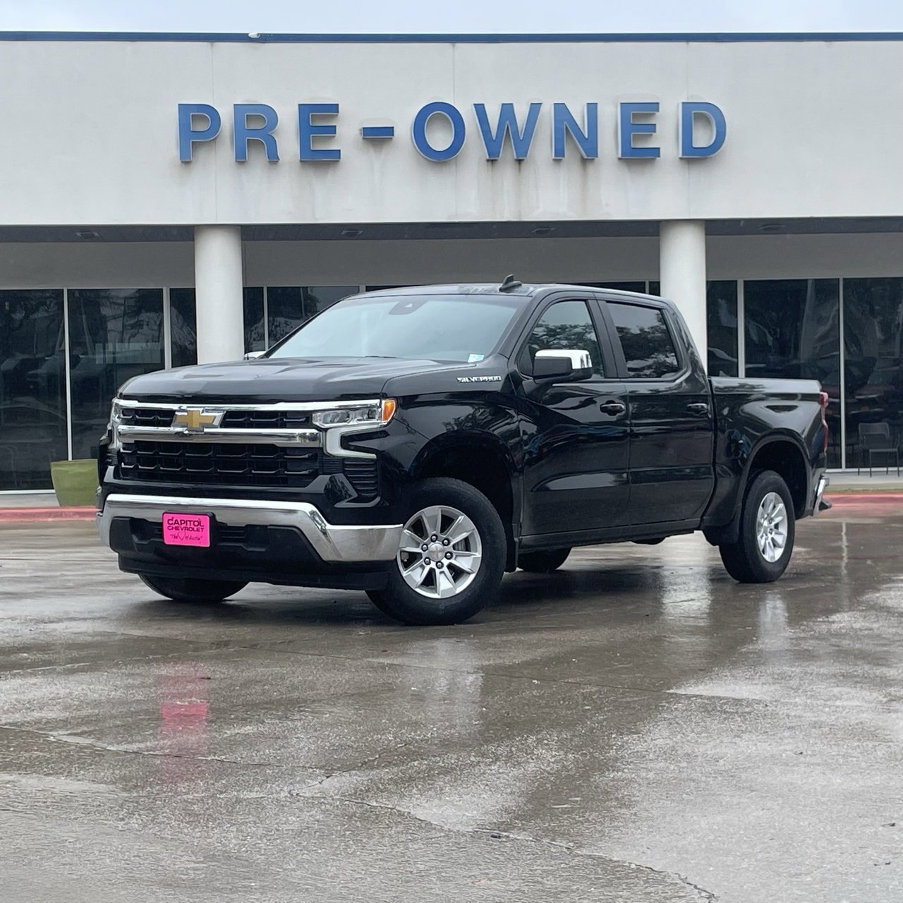 Used 2025 Chevrolet Silverado 1500 LT image 2