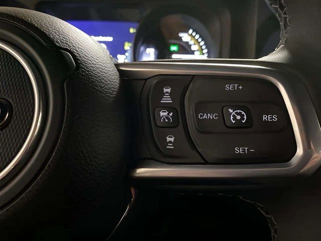 Used 2025 Jeep Wrangler Unlimited Sahara w/ Safety Group image 29