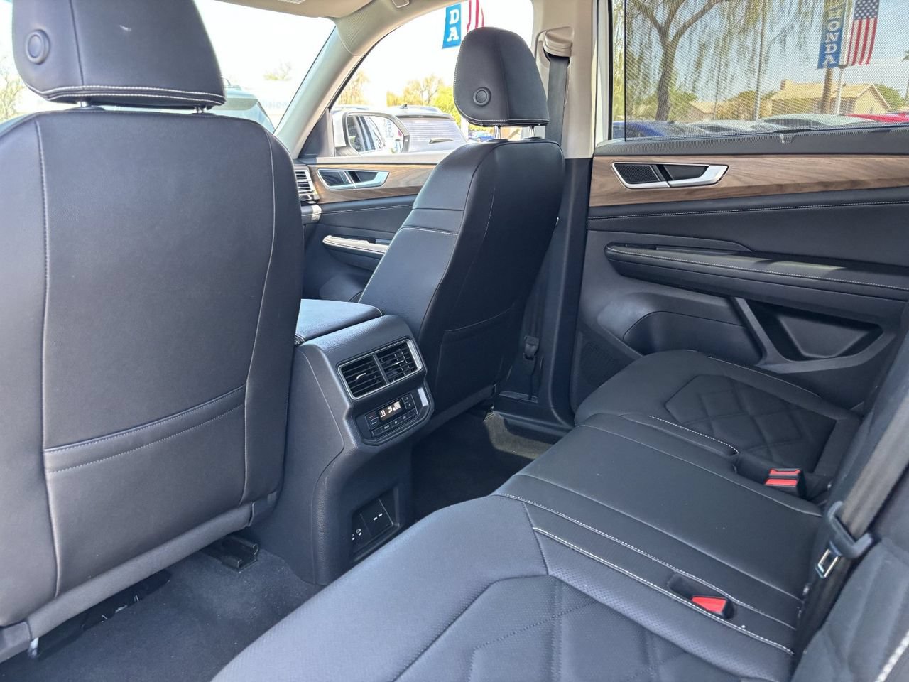 Used 2025 Volkswagen Atlas SE FWD image 15