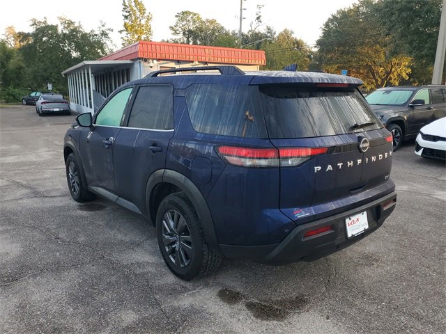 Used 2024 Nissan Pathfinder SV image 3