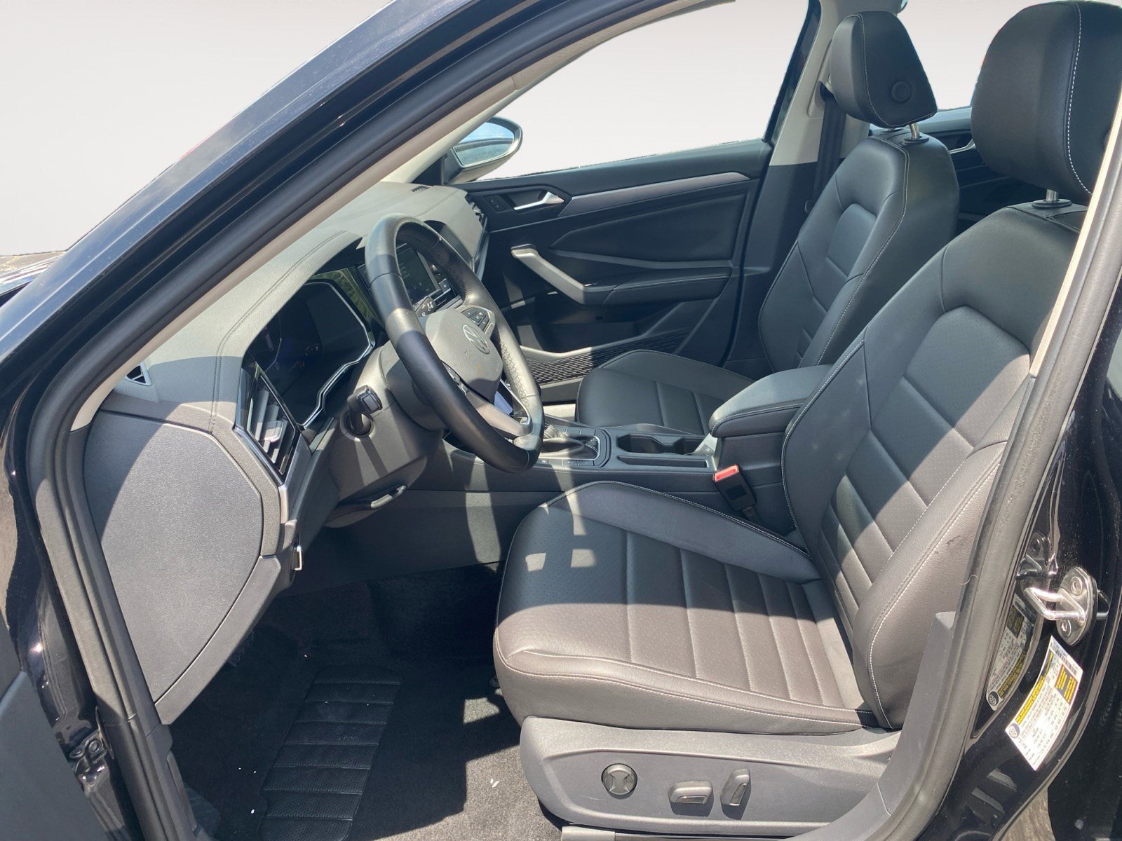 Used 2024 Volkswagen Jetta SE w/ Panoramic Sunroof Package FWD image 14