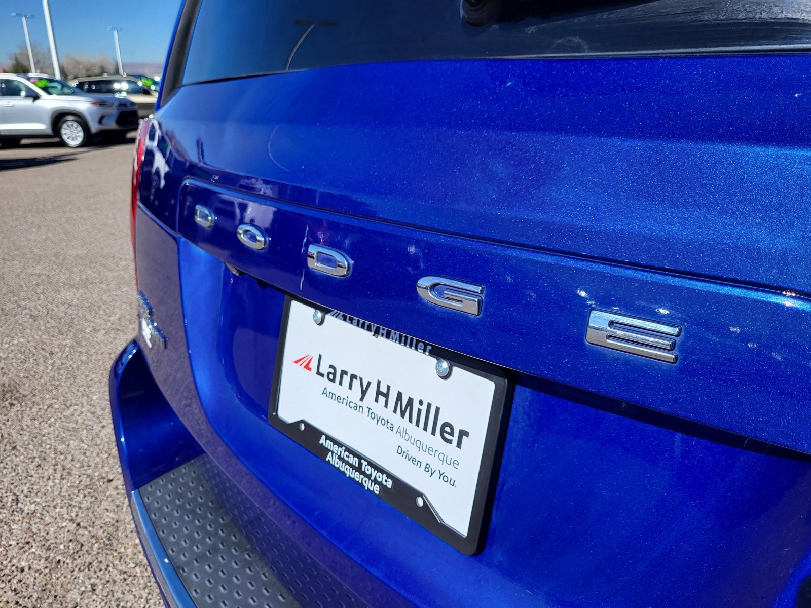 Used 2019 Dodge Grand Caravan SE w/ UConnect Hands-Free Group image 21