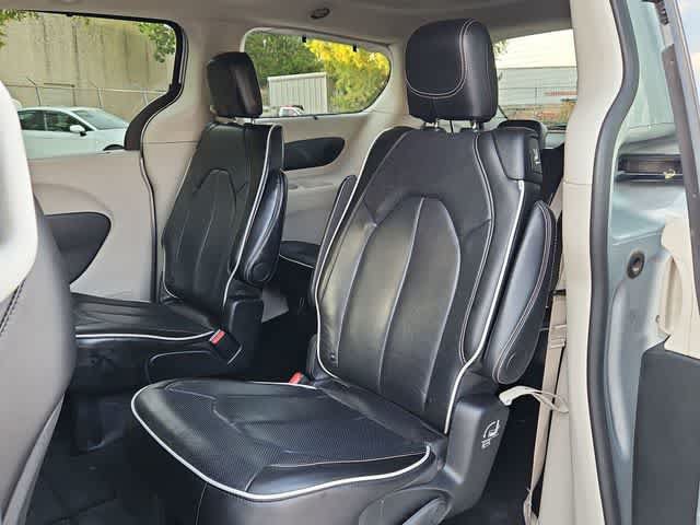 Used 2024 Chrysler Pacifica Limited FWD image 17