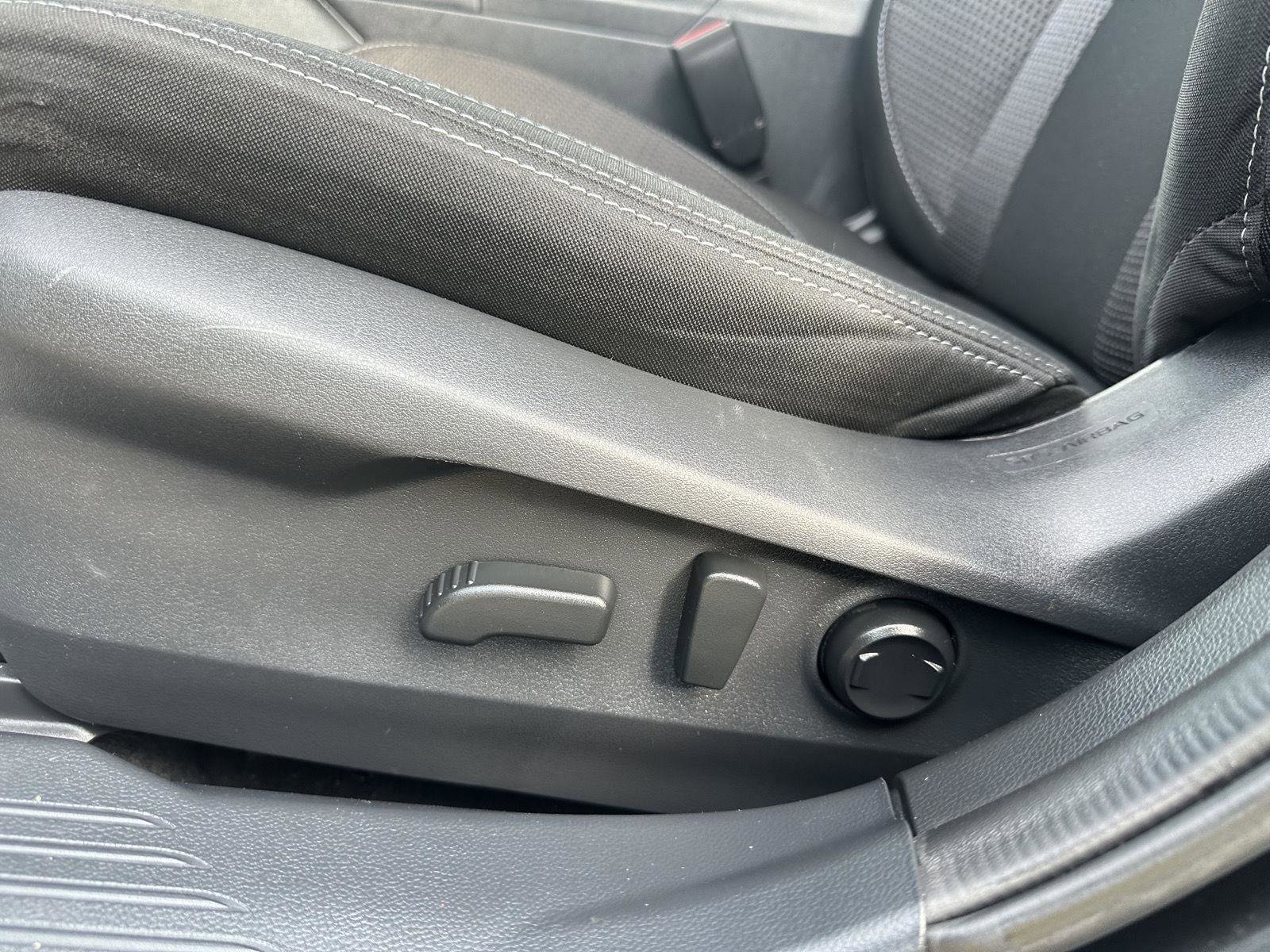 Used 2023 Subaru Outback Premium image 9