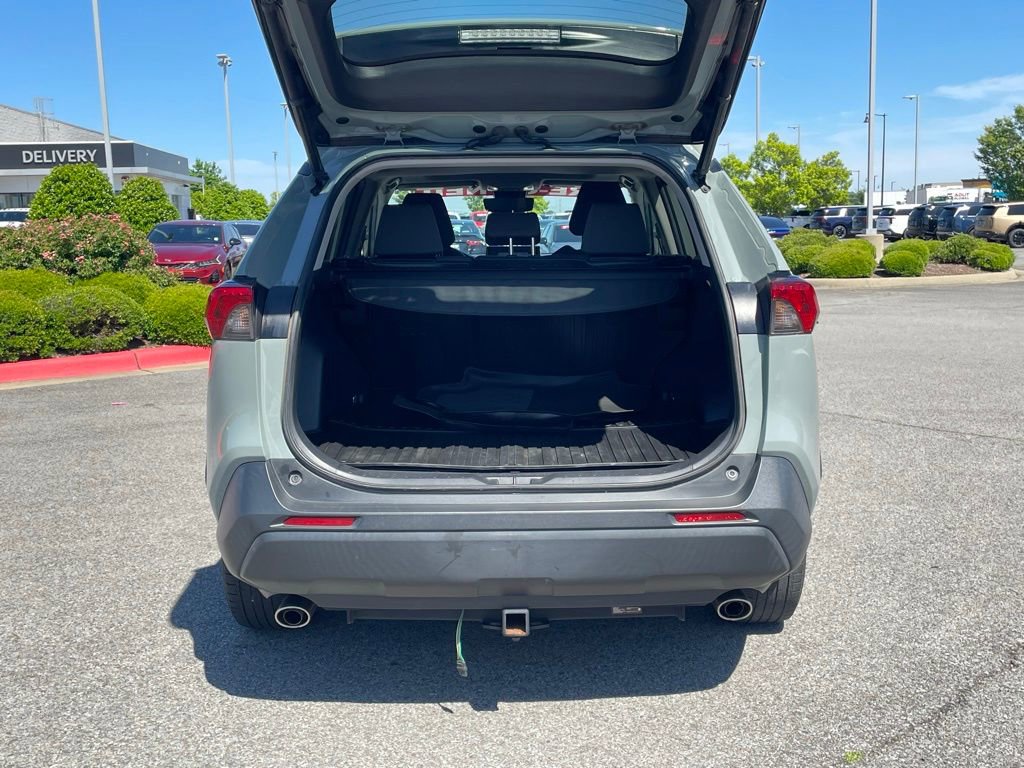 Used 2022 Toyota RAV4 XLE w/ Convenience Package FWD image 6