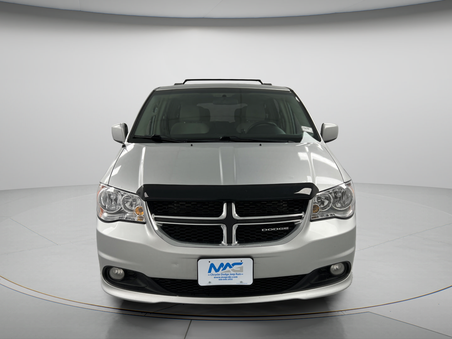 Used 2011 Dodge Grand Caravan Crew w/ Entertainment Group 1 FWD image 2