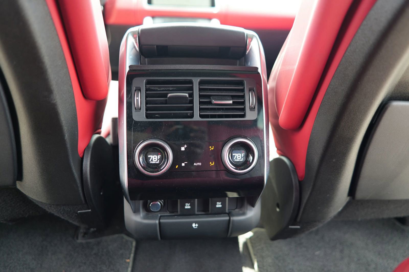 Used 2019 Land Rover Range Rover Sport HST AWD/4WD image 32