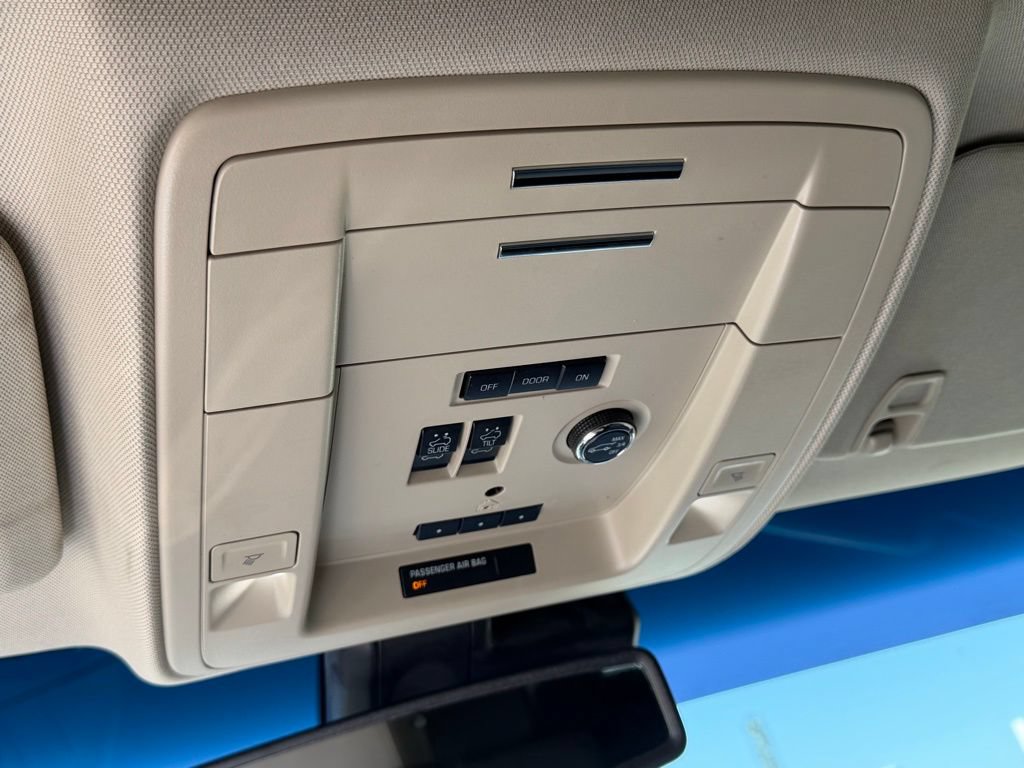 Used 2019 Chevrolet Suburban Premier AWD/4WD image 27