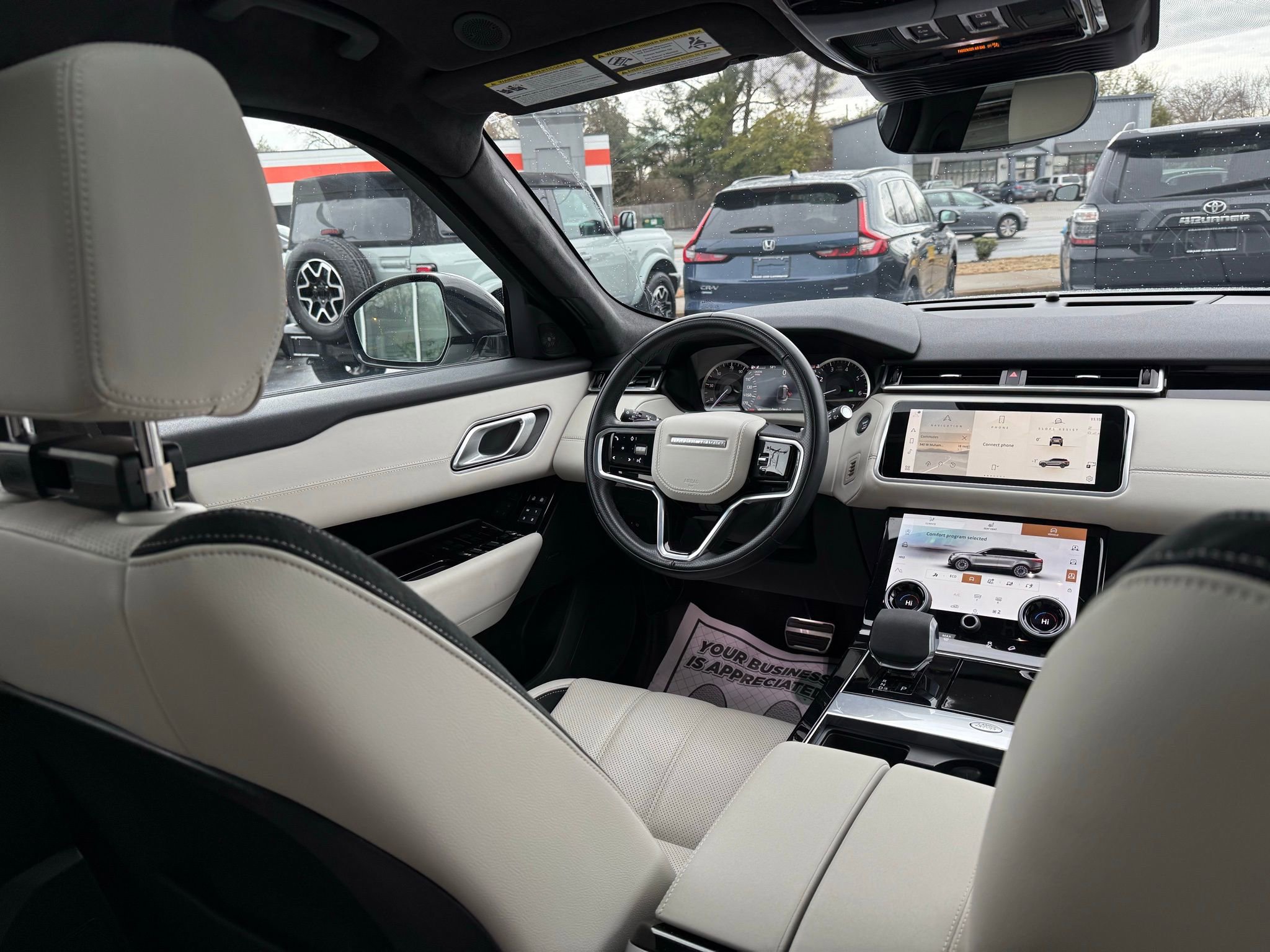 Used 2023 Land Rover Range Rover Velar R-Dynamic S image 36