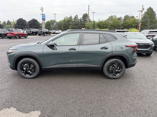 New 2026 Chevrolet Trax LT w/ Driver Confidence Package FWD image 2