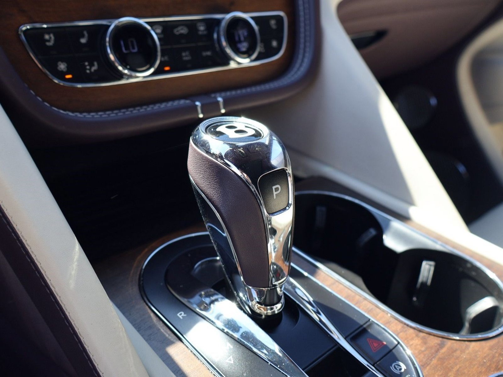 Certified 2023 Bentley Bentayga Extended Wheelbase AWD/4WD image 20