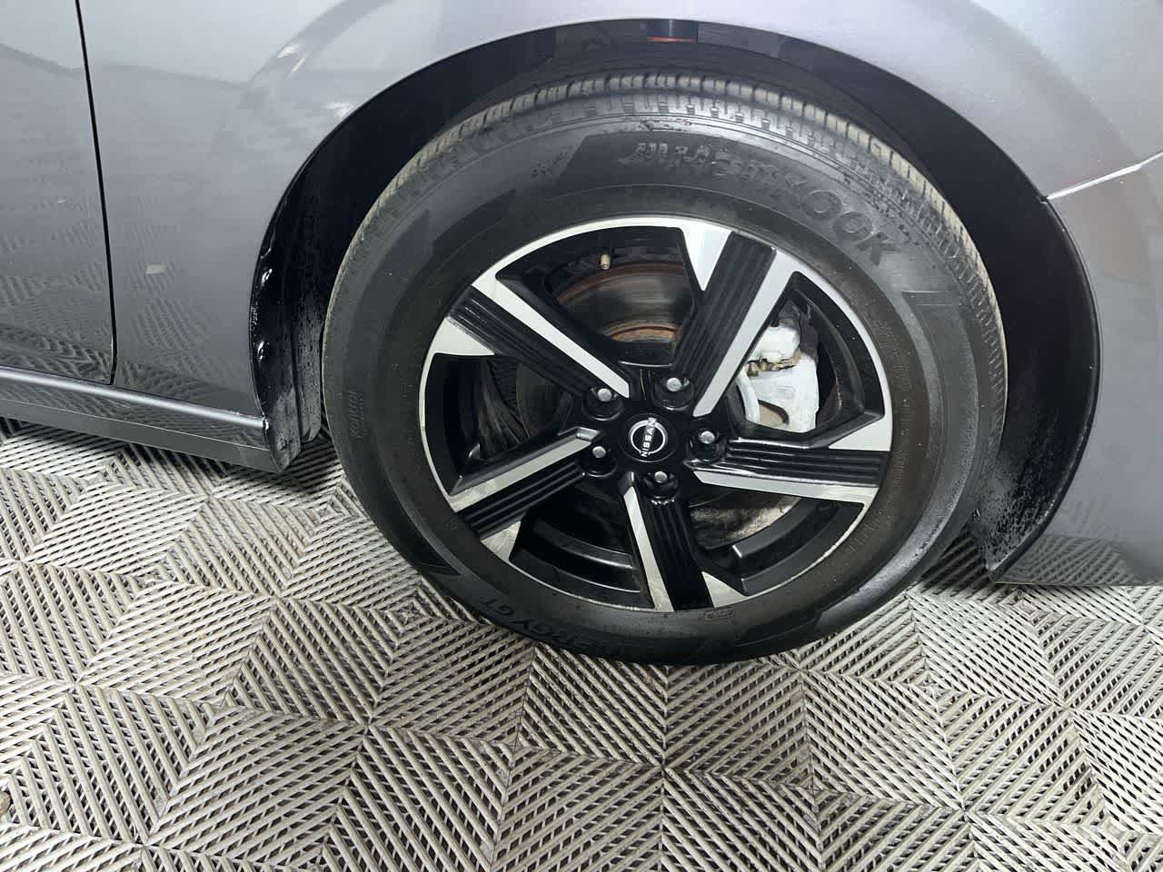 Used 2025 Nissan Sentra SV FWD image 10