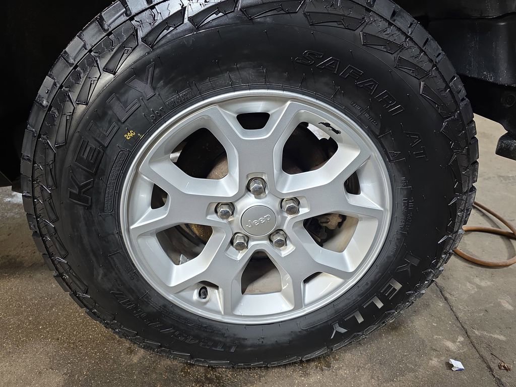 Used 2021 Jeep Wrangler Sport image 30