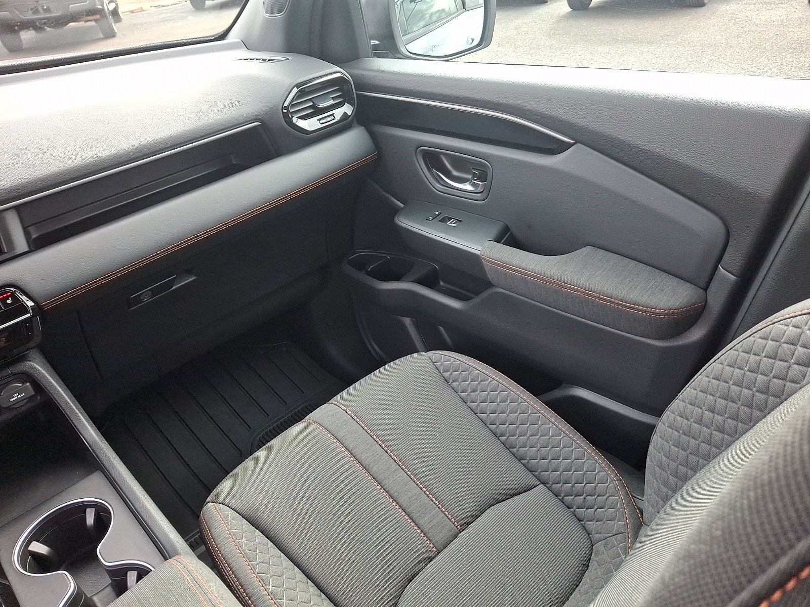 Used 2025 Honda Pilot Sport image 12