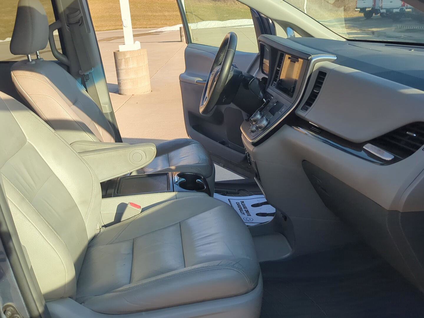 Used 2016 Toyota Sienna XLE Premium w/ Outdoor Package image 24