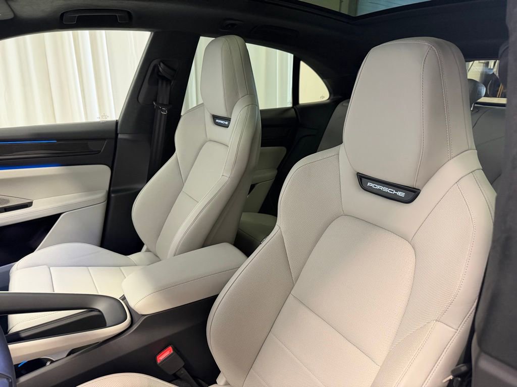 Certified 2025 Porsche Macan Turbo Electric image 5