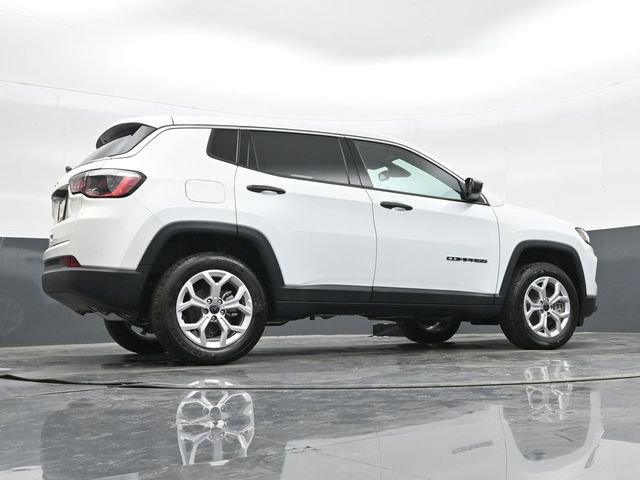 Used 2025 Jeep Compass Sport image 38