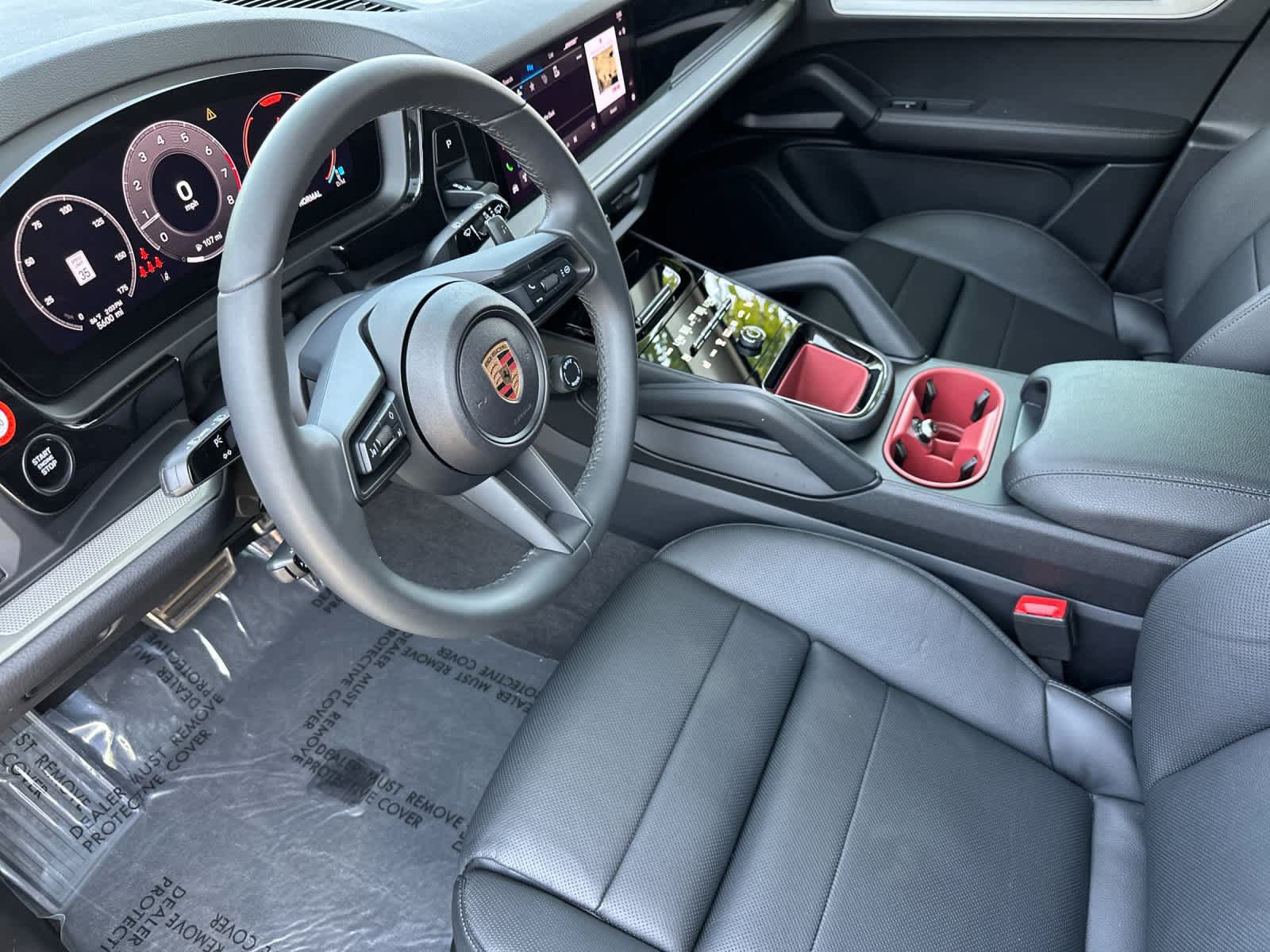 Certified 2025 Porsche Cayenne AWD/4WD image 4