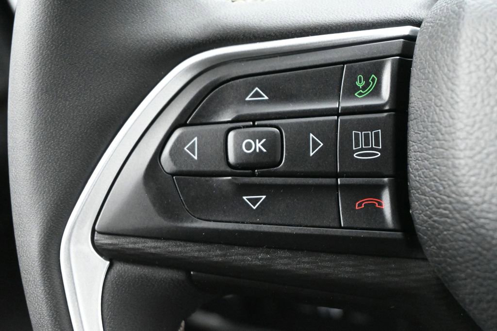 Used 2023 Jeep Grand Cherokee Altitude AWD/4WD image 6
