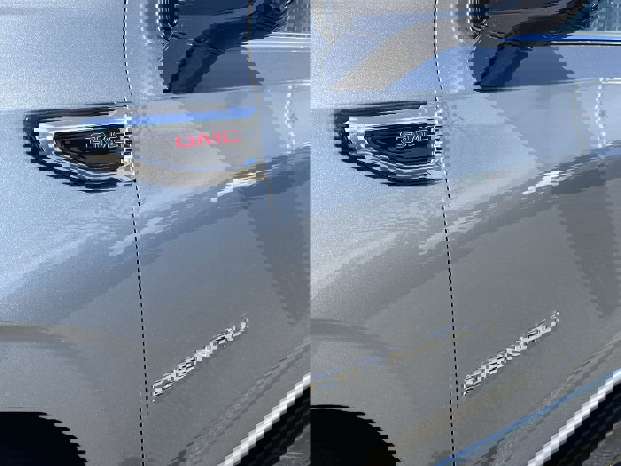 Used 2025 GMC Yukon XL Denali image 30