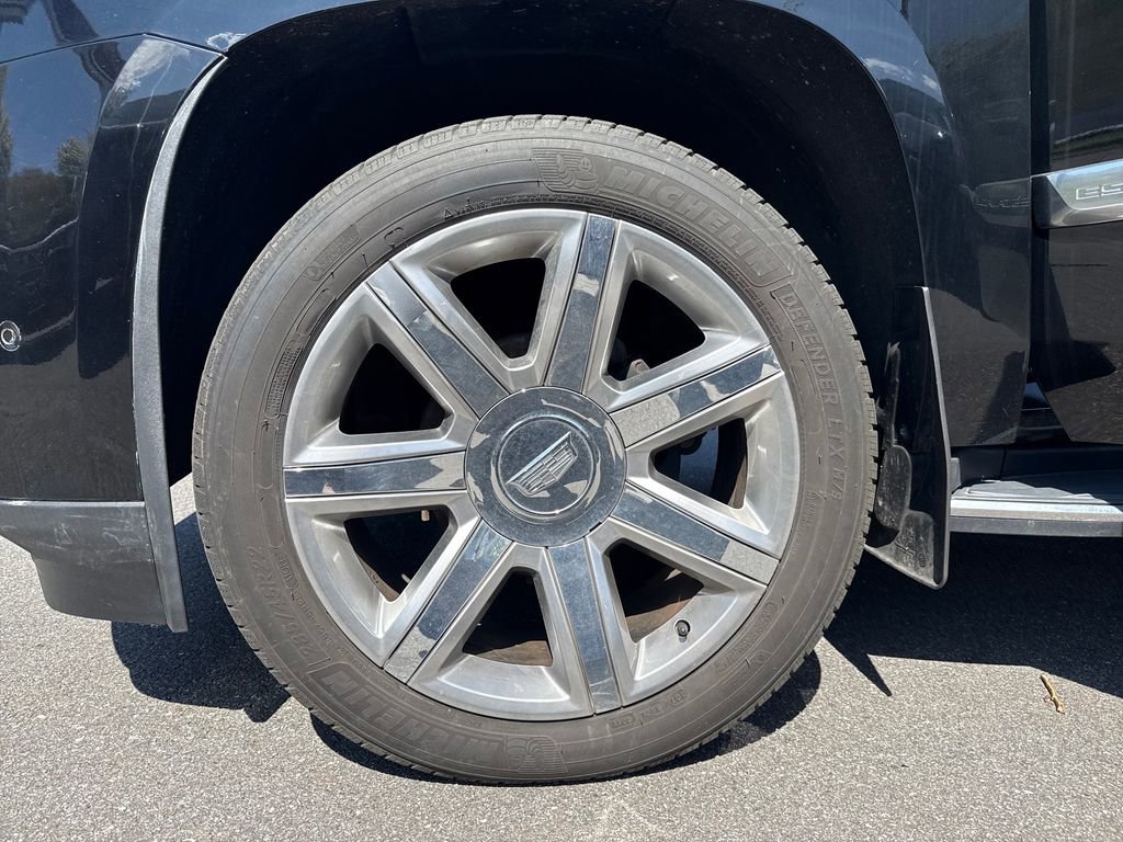 Used 2019 Cadillac Escalade Premium Luxury image 27