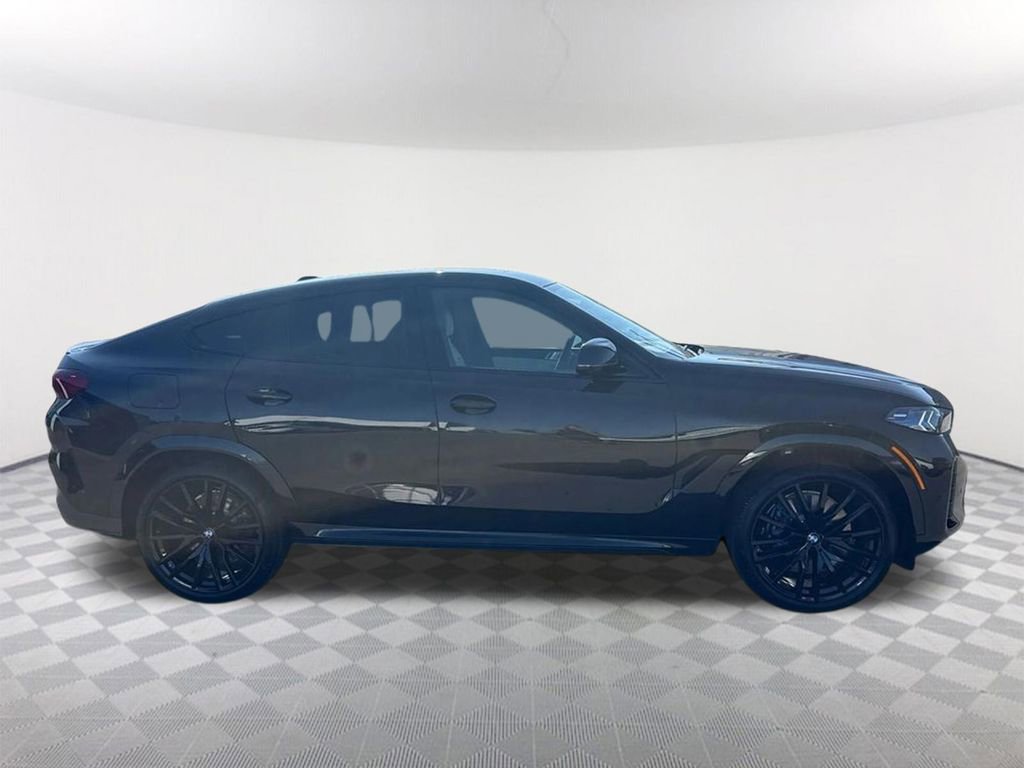 New 2026 BMW X6 M60i w/ Climate Comfort Package image 4