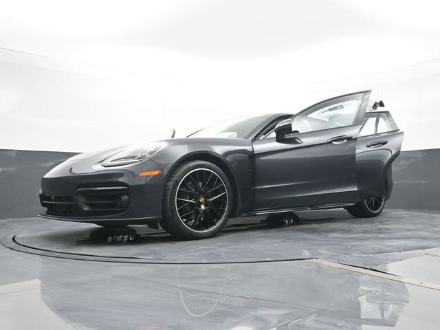 Certified 2023 Porsche Panamera 4 w/ Assistance Package image 31