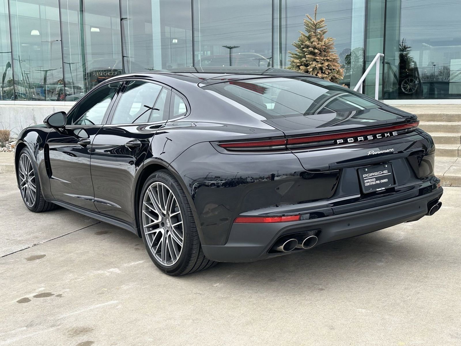 Certified 2024 Porsche Panamera image 3