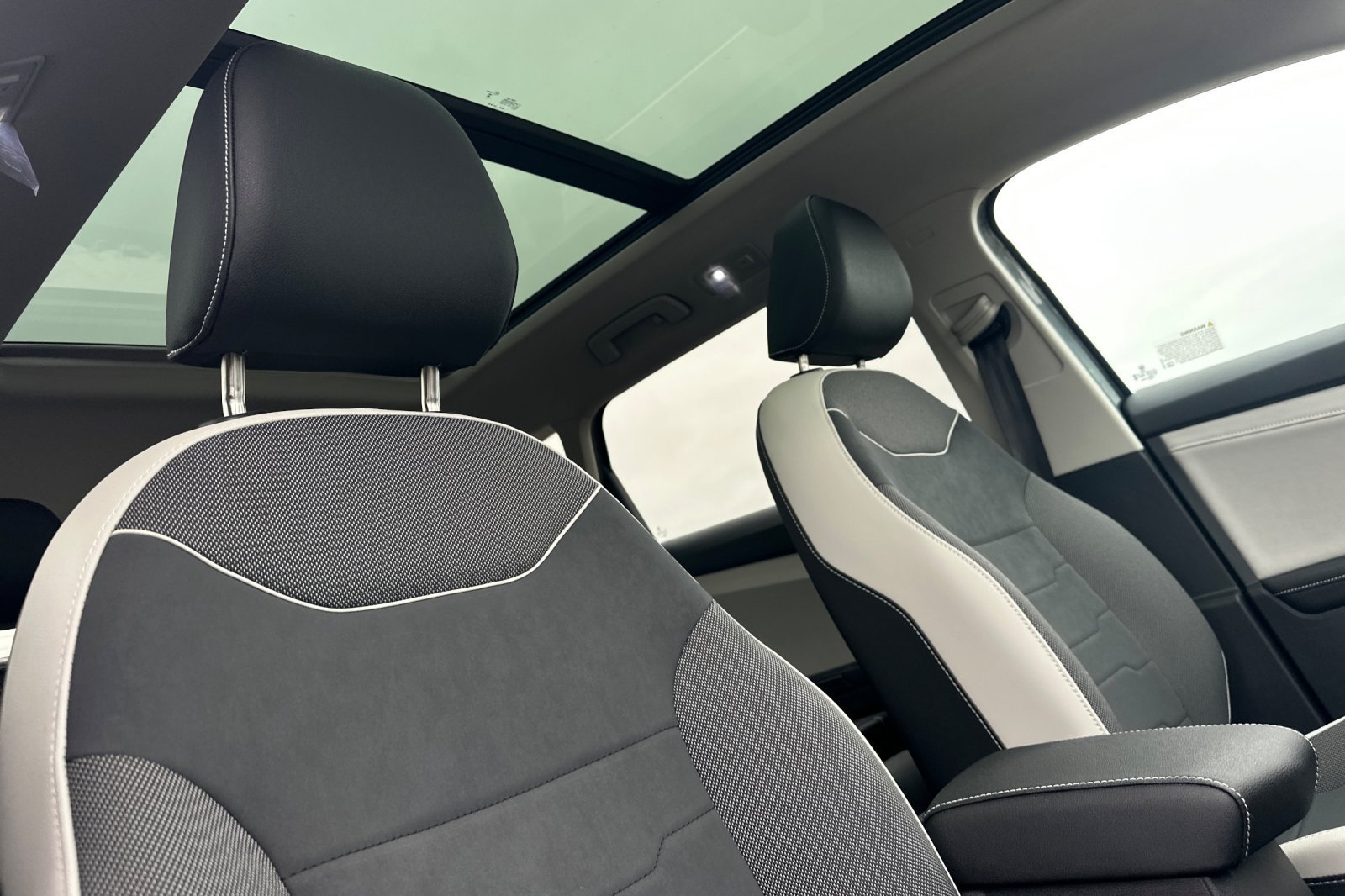 New 2026 Volkswagen Taos SE FWD image 17