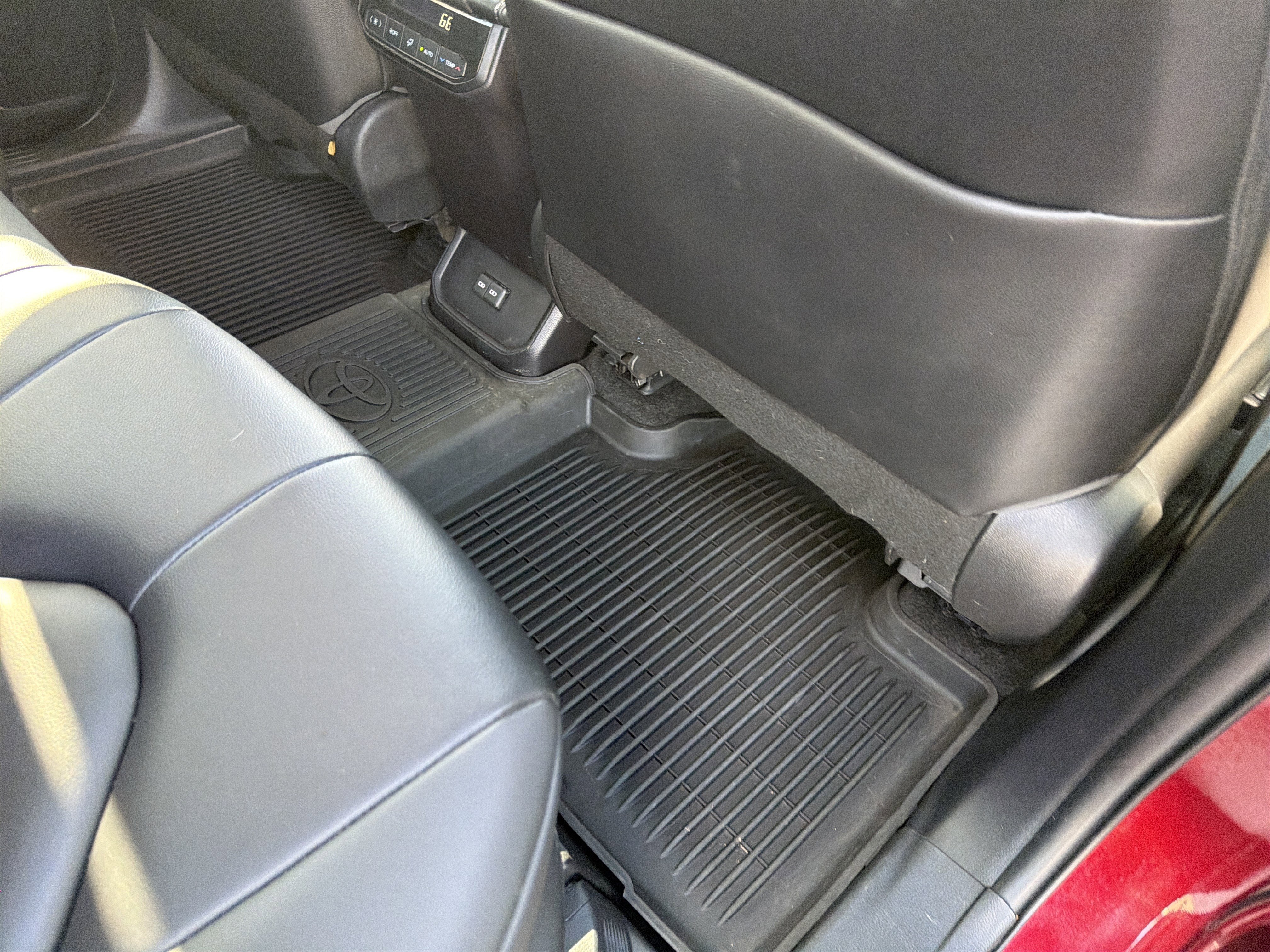 Used 2023 Toyota Highlander XLE AWD/4WD image 75