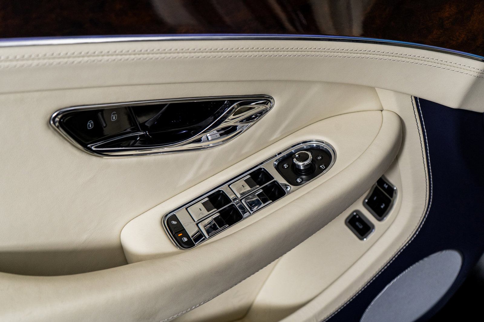 Used 2023 Bentley Continental GT Mulliner image 46