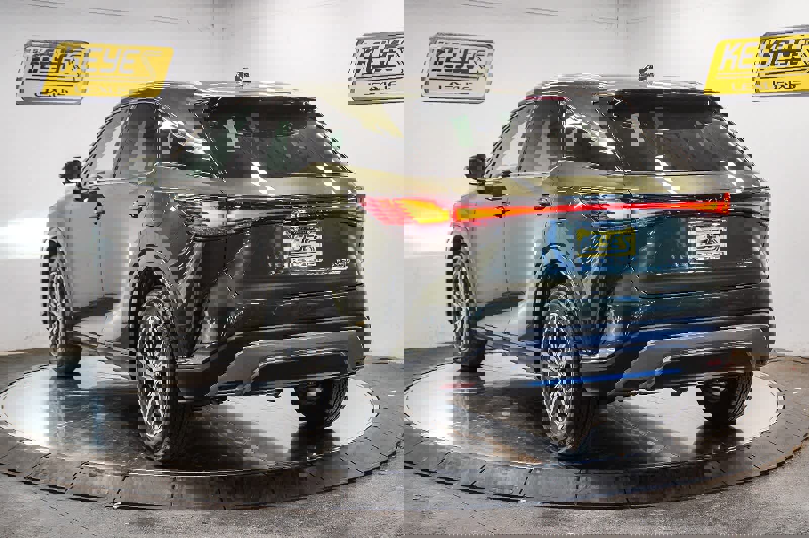 Used 2025 Lexus RX 350 FWD image 2