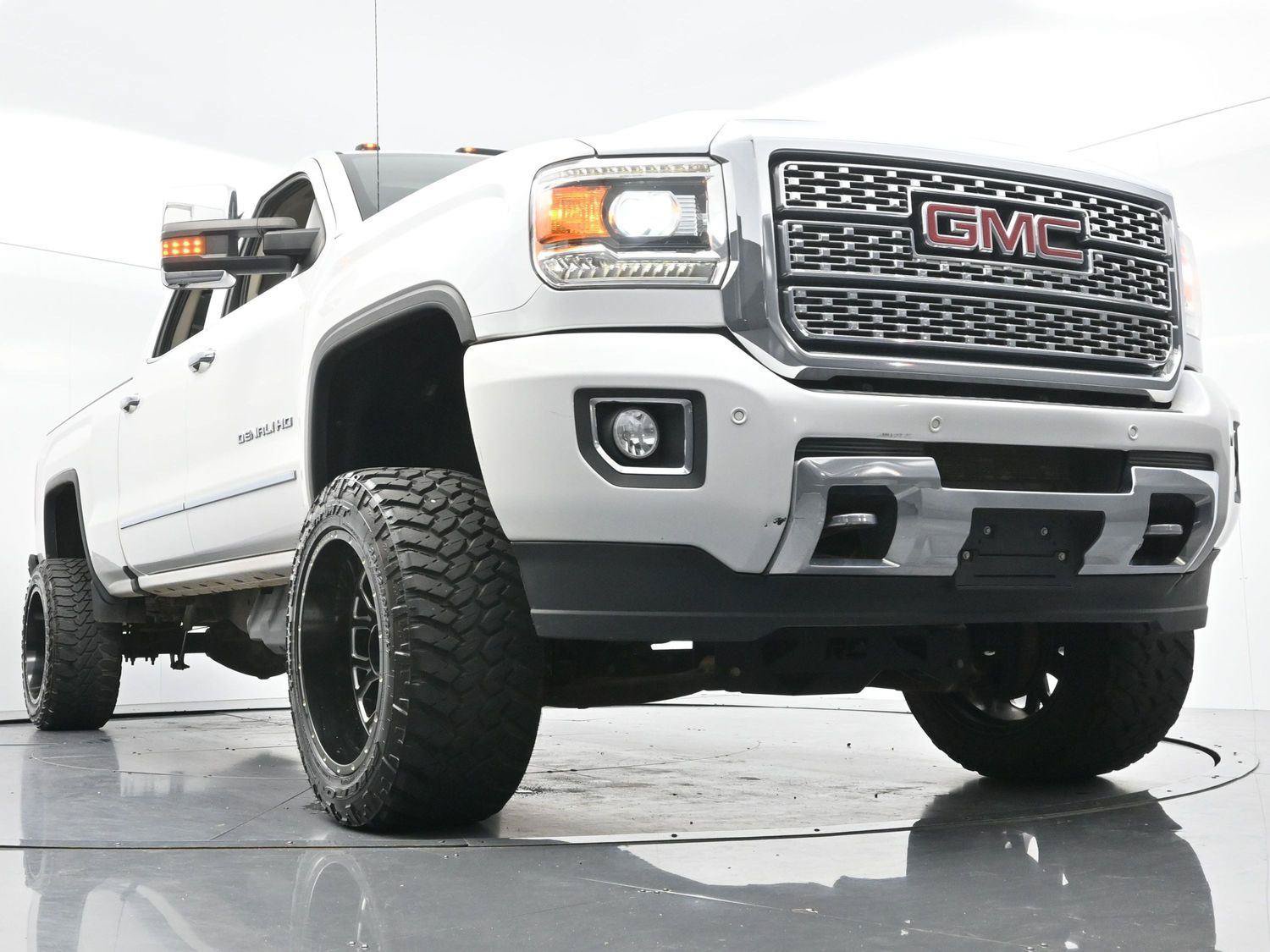 Used 2019 GMC Sierra 2500 Denali w/ Duramax Plus Package AWD/4WD image 45