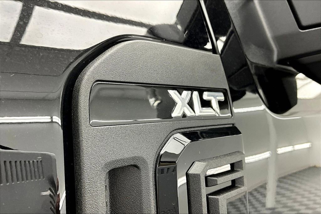 New 2026 Ford F250 XLT w/ XLT Premium Package image 9