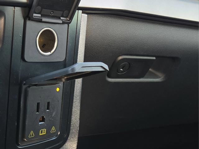 Used 2022 Ford F150 Platinum w/ Trailer Tow Package image 26