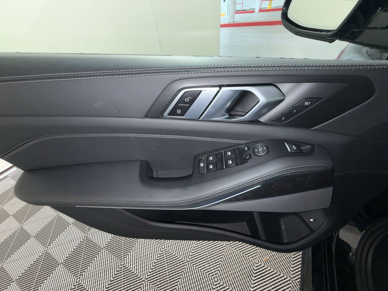 Used 2025 BMW X5 xDrive50e w/ M Sport Package AWD/4WD image 15