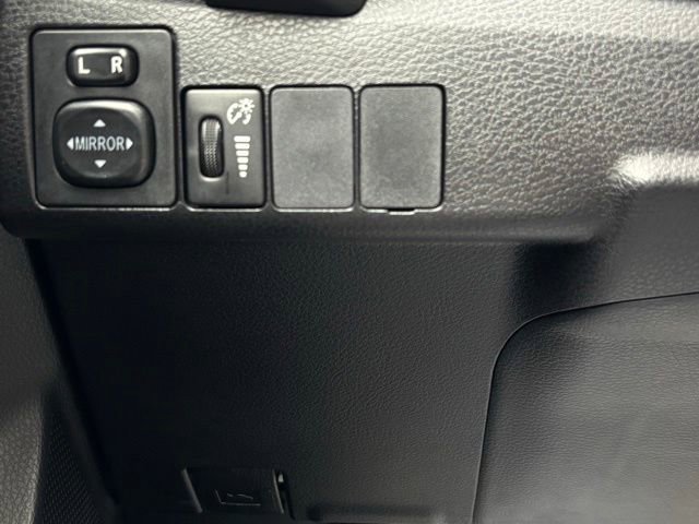 Used 2017 Toyota Corolla L image 32