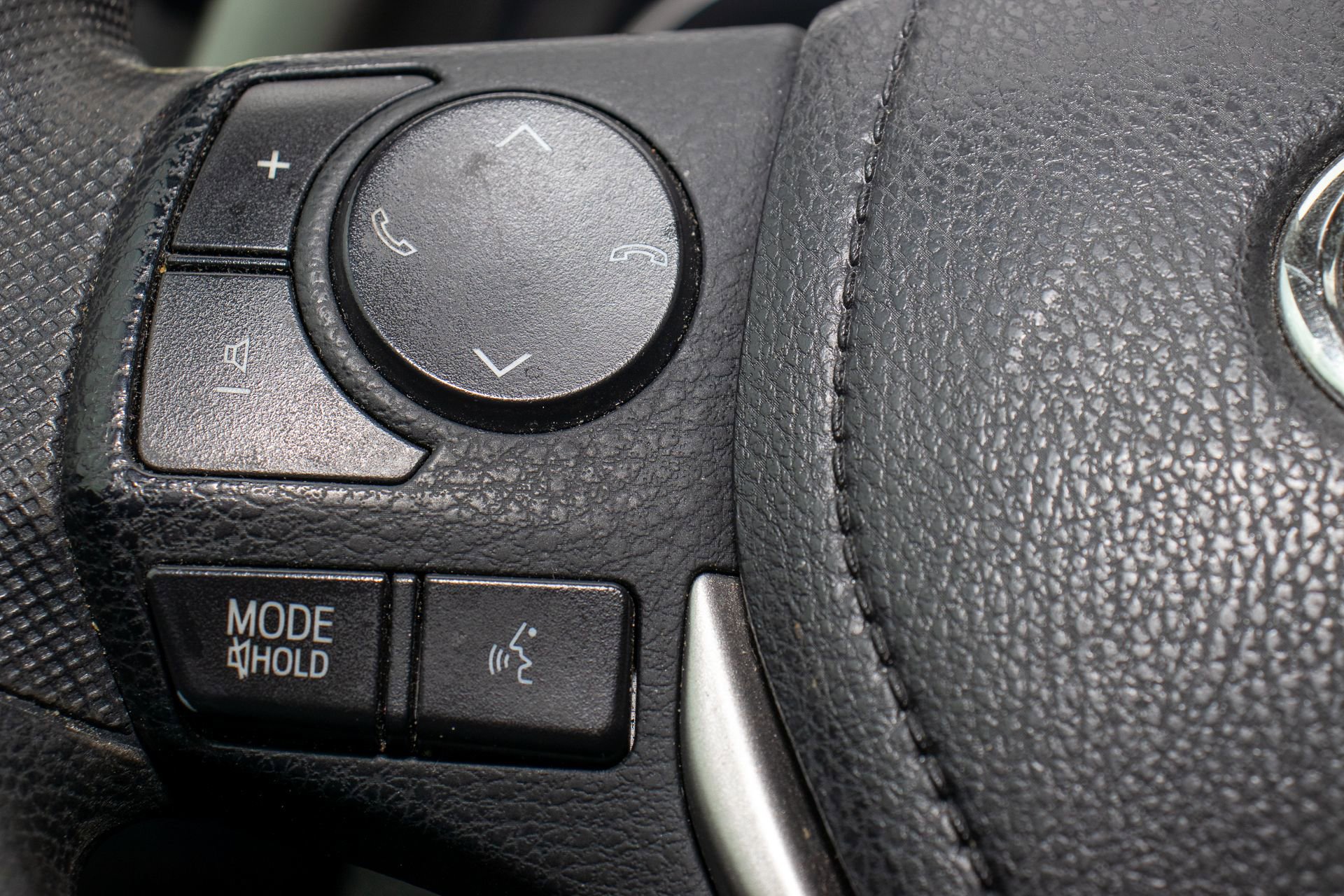 Used 2018 Toyota RAV4 LE image 25