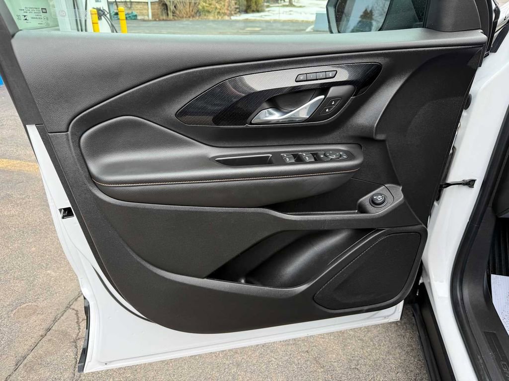 Used 2023 GMC Terrain AT4 image 8