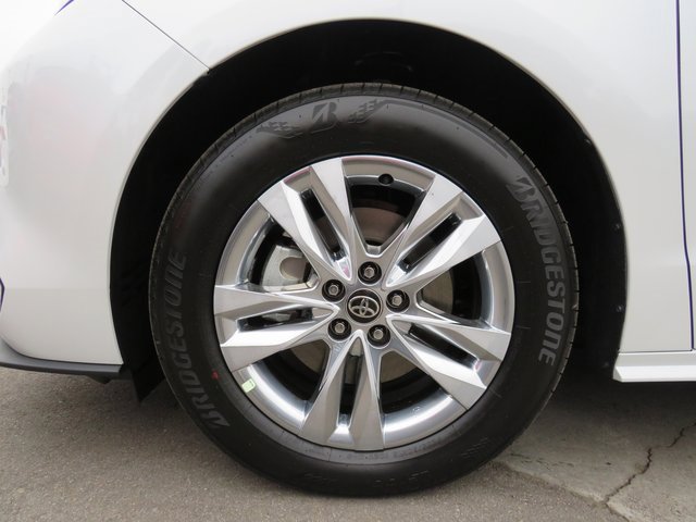 New 2025 Toyota Sienna XLE image 6