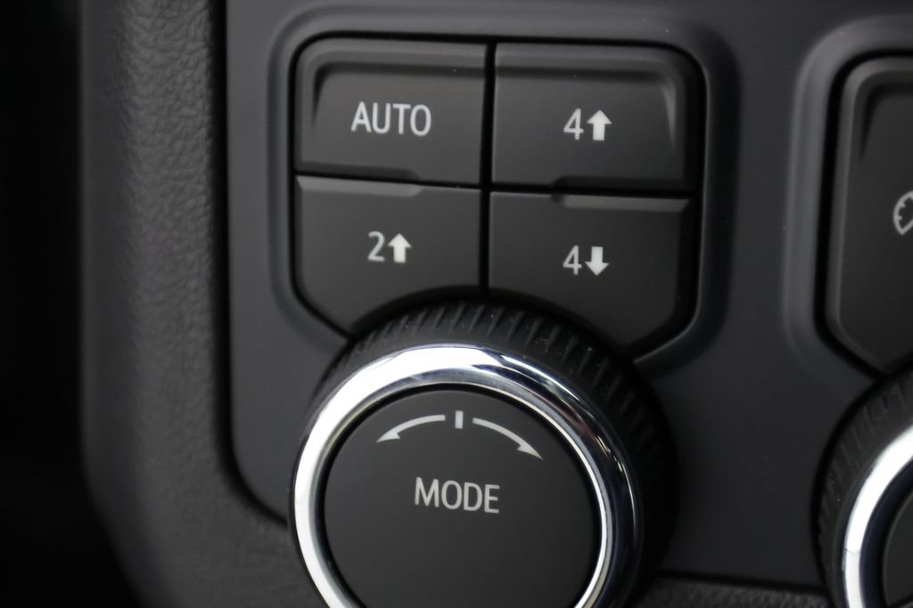 Used 2026 Chevrolet Tahoe Z71 w/ Comfort Package AWD/4WD image 27