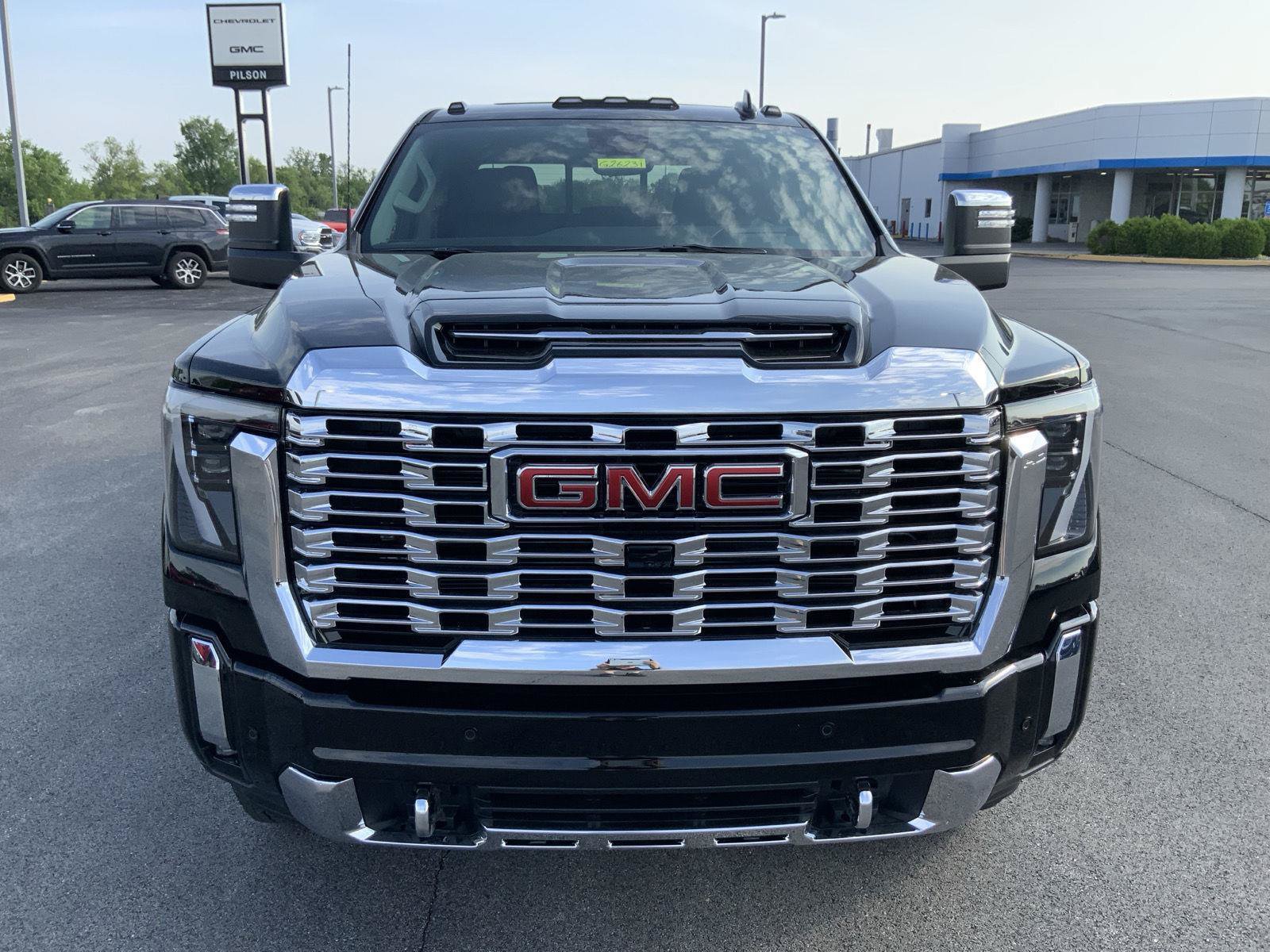 New 2026 GMC Sierra 3500 Denali w/ Denali Reserve Package AWD/4WD image 3