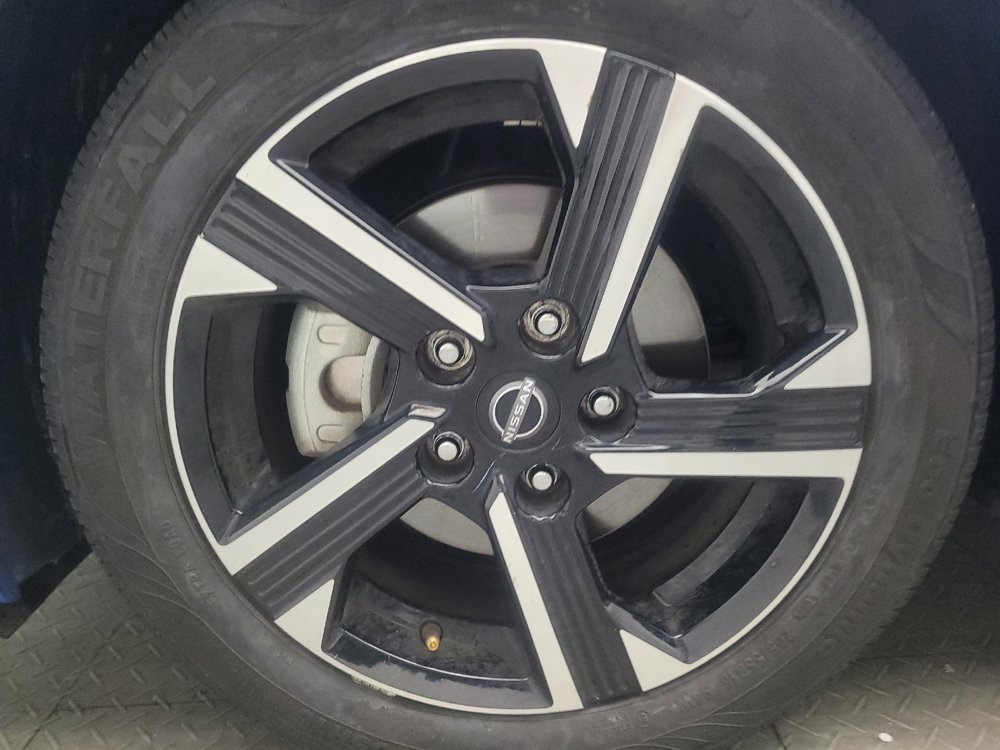 Used 2025 Nissan Sentra SV FWD image 31