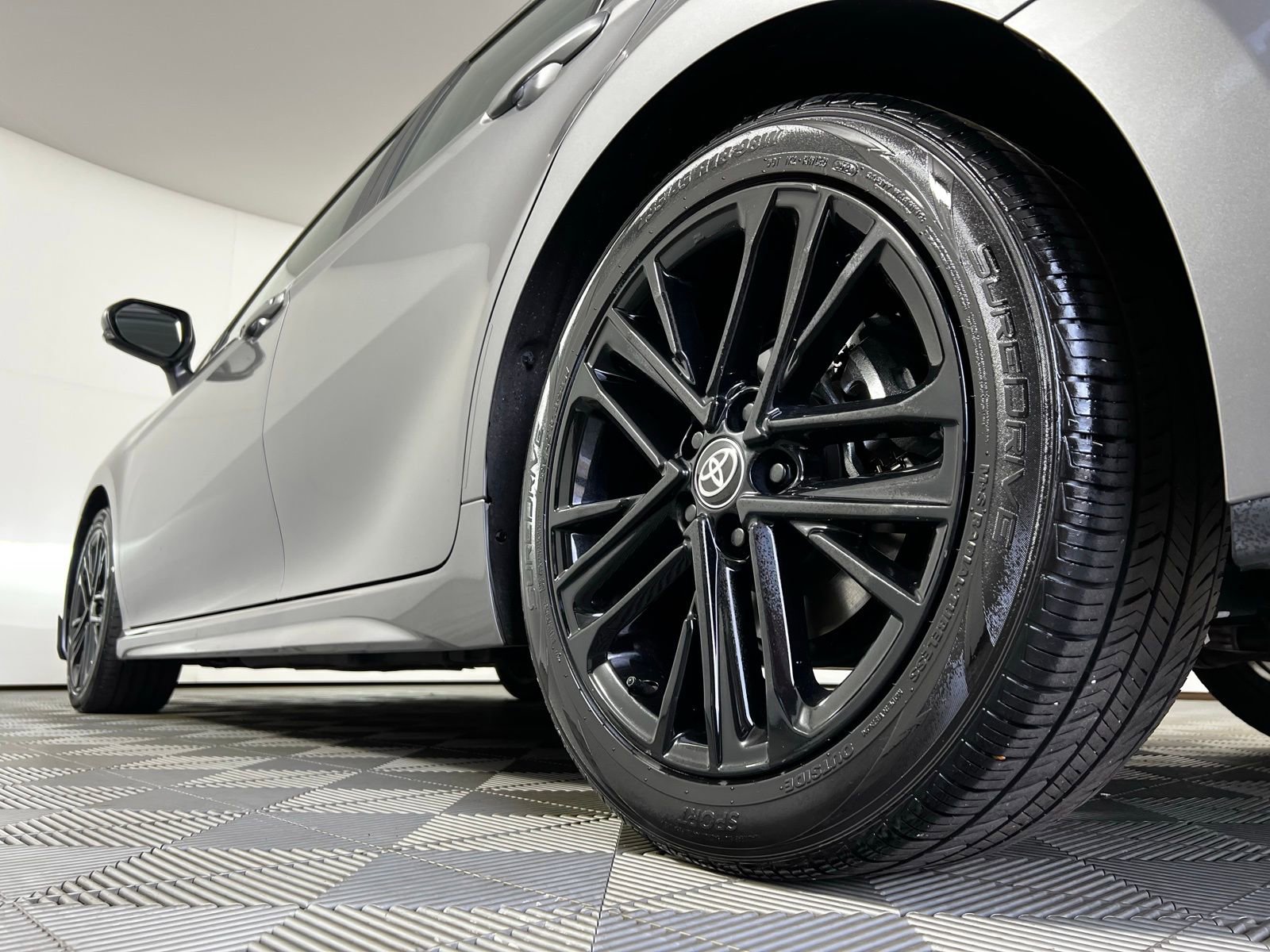 Used 2025 Toyota Camry SE image 25