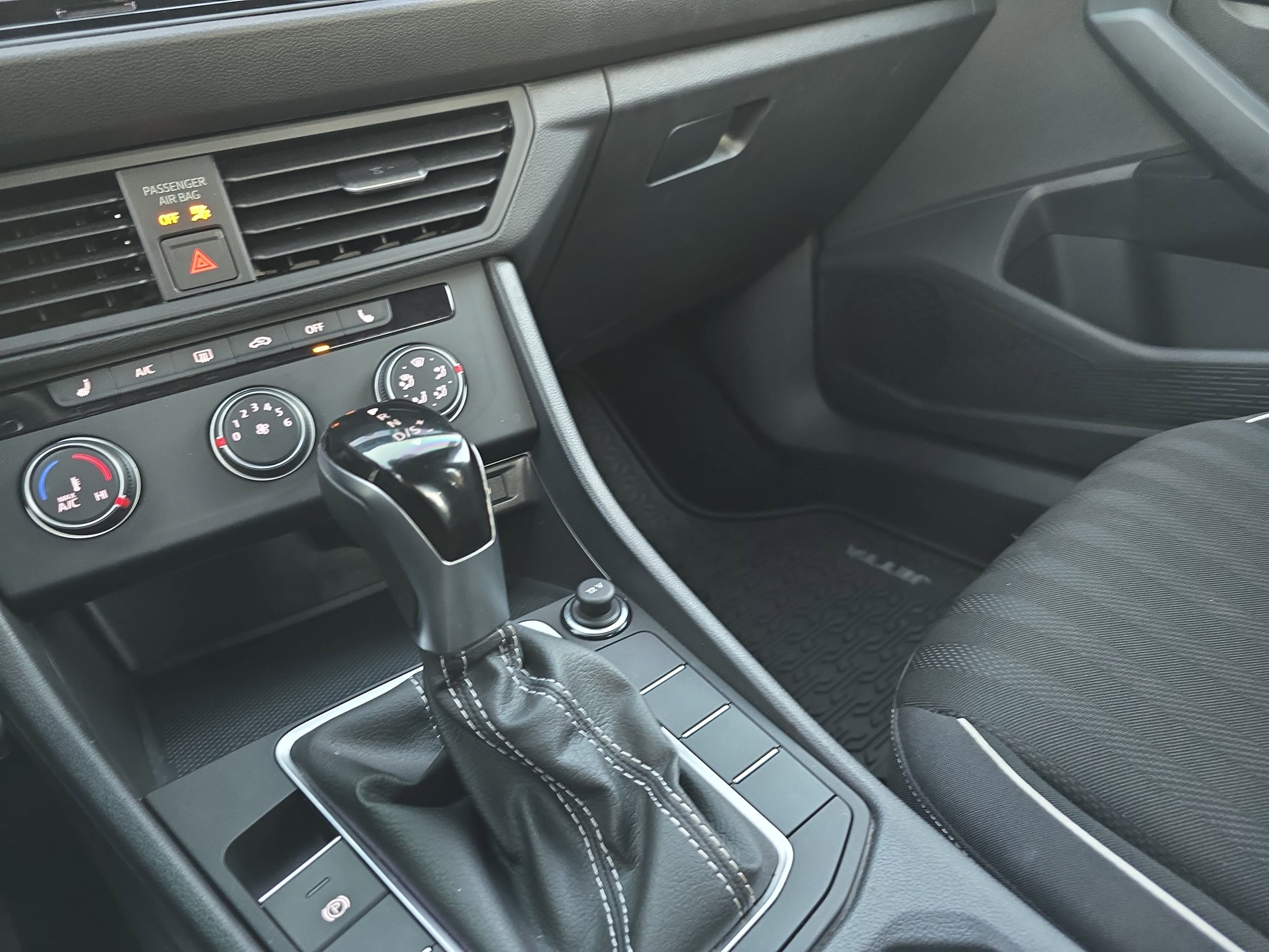 Used 2024 Volkswagen Jetta Sport image 23