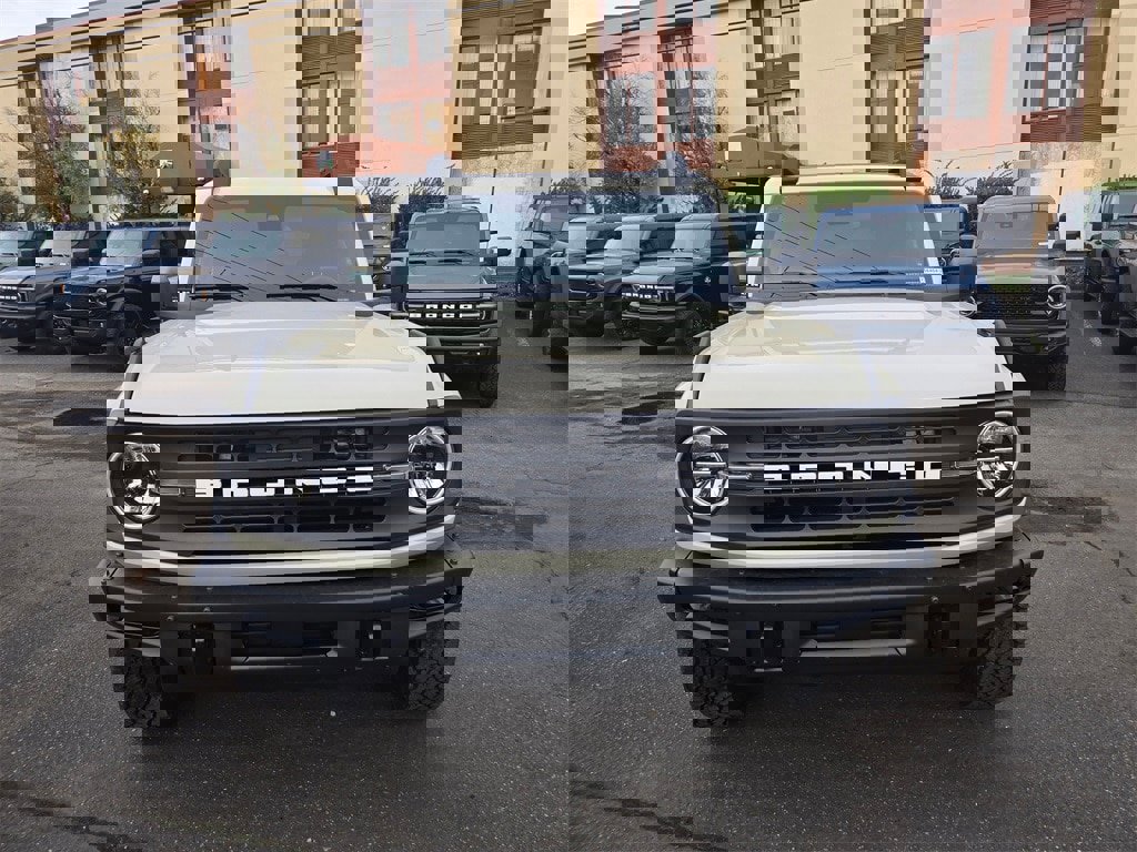 New 2025 Ford Bronco Big Bend w/ Black Diamond Package image 2