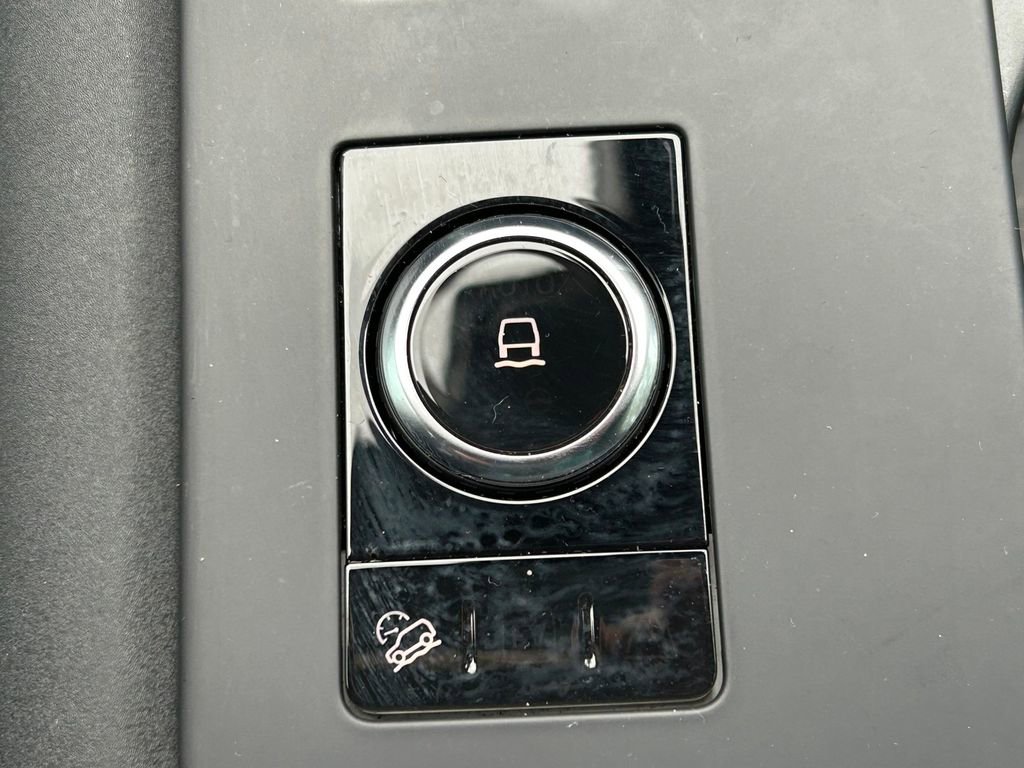 Used 2024 Land Rover Discovery Dynamic SE AWD/4WD image 38