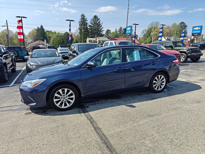 Used 2015 Toyota Camry XLE w/ Moonroof Package FWD image 8
